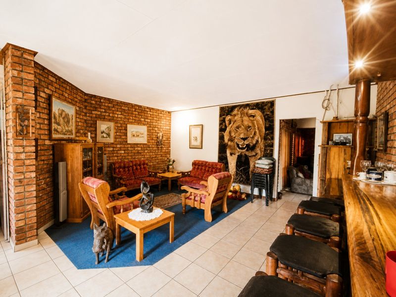 25Ha Bush-veld Retreat | Spacious Family Home with Exceptional Views - Photo 5