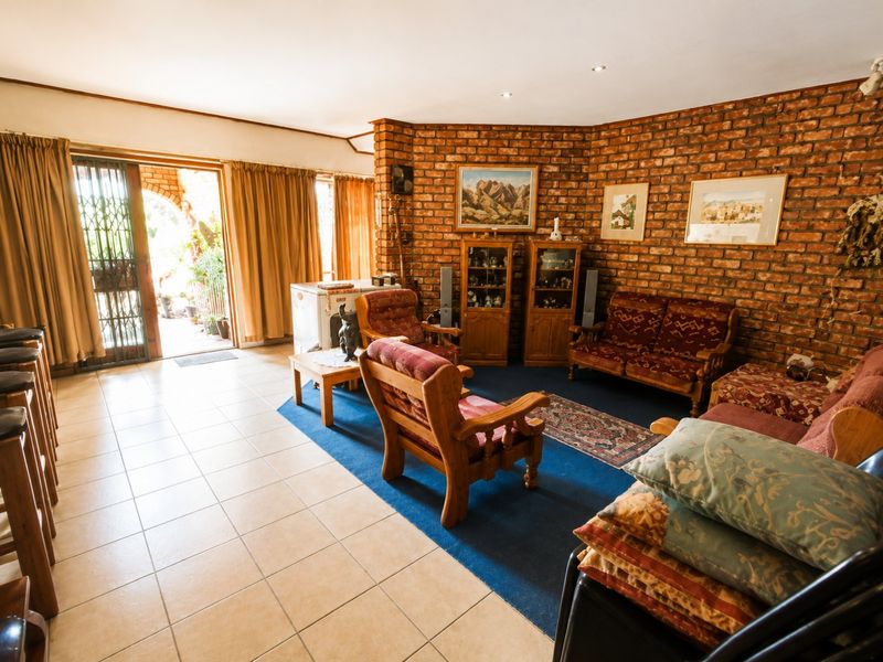 25Ha Bush-veld Retreat | Spacious Family Home with Exceptional Views - Photo 3