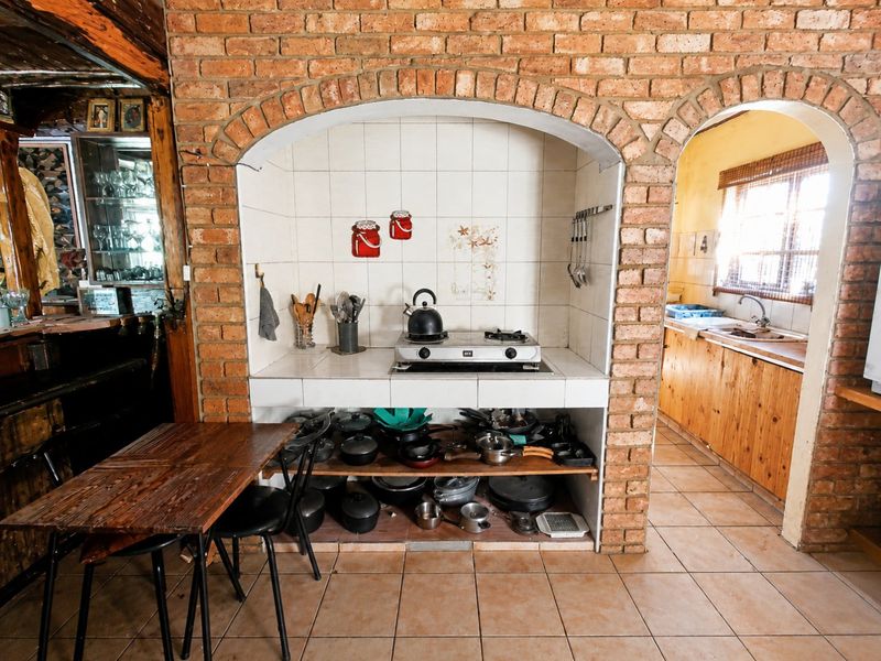 25Ha Bush-veld Retreat | Spacious Family Home with Exceptional Views - Photo 7