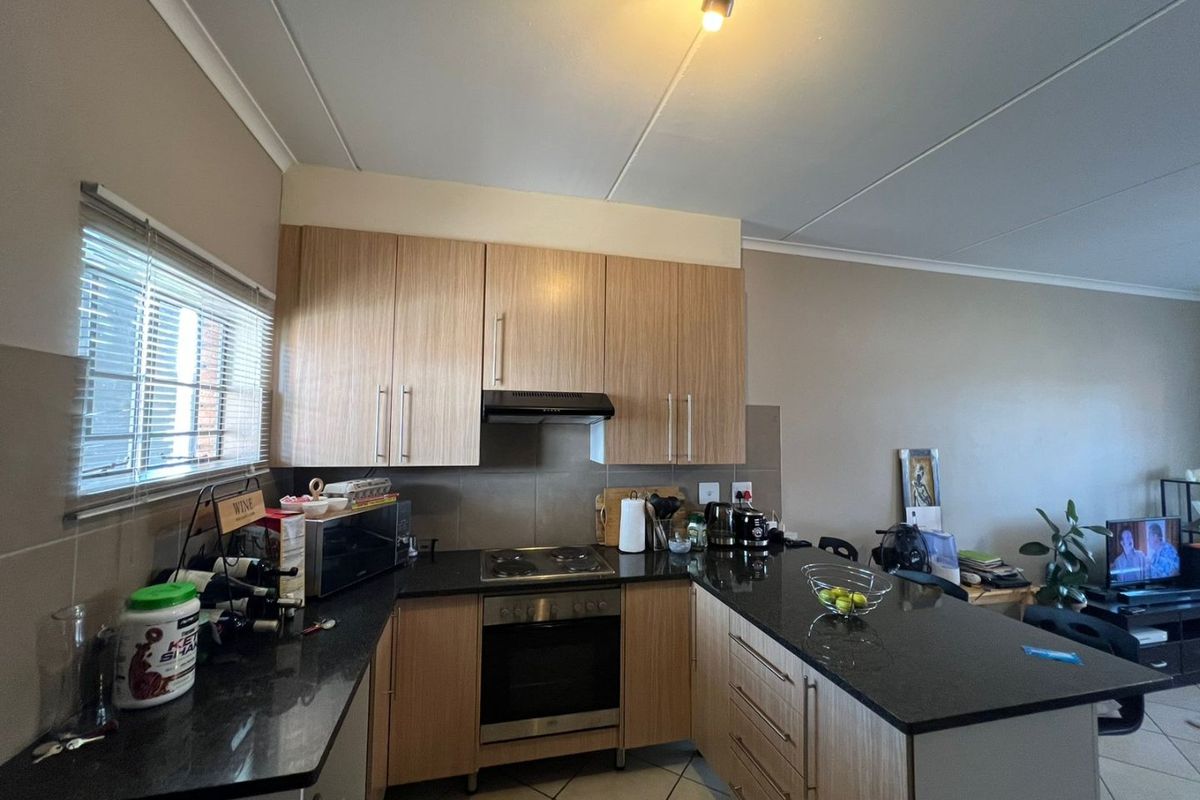 Stylish 2-Bedroom Apartment for Sale in Sagewood - Photo 5