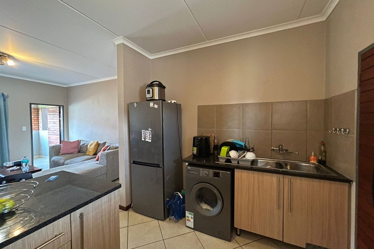 Stylish 2-Bedroom Apartment for Sale in Sagewood - Photo 4