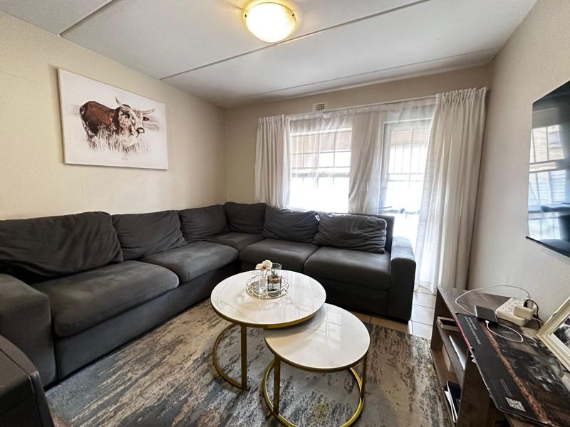 2-Bedroom Ground Floor Apartment to Rent in Theda Oaks – R7,000 per Month - Photo 7