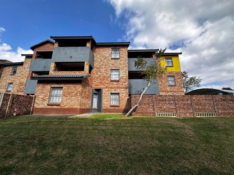 2-Bedroom Ground Floor Apartment to Rent in Theda Oaks – R7,000 per Month - Photo 1