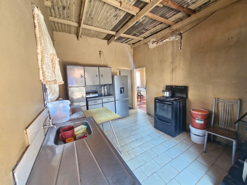 *For Sale: Fixer-Upper in Daveyton!* - Photo 1
