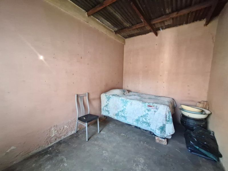 *For Sale: Fixer-Upper in Daveyton!* - Photo 7