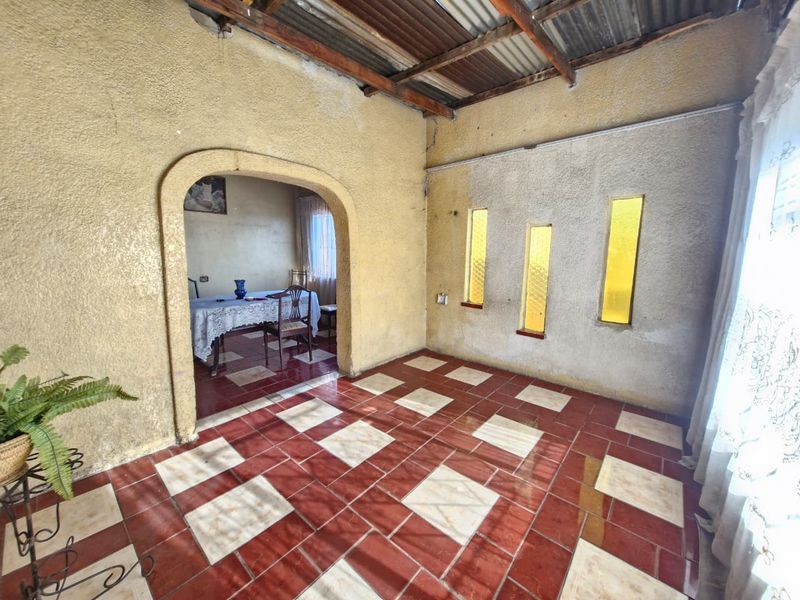 *For Sale: Fixer-Upper in Daveyton!* - Photo 2