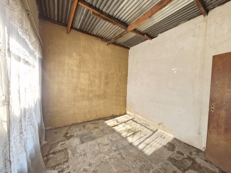 *For Sale: Fixer-Upper in Daveyton!* - Photo 6