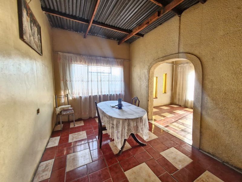 *For Sale: Fixer-Upper in Daveyton!* - Photo 3