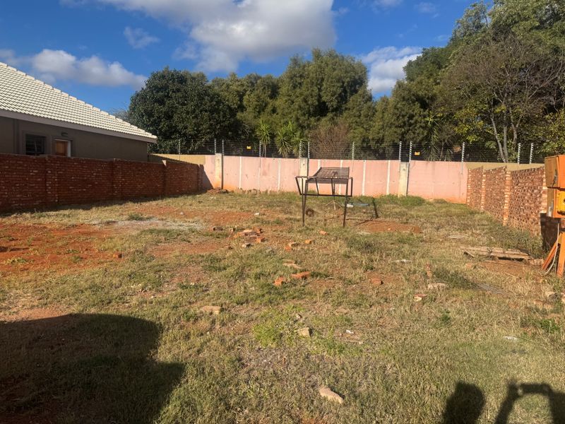 Prime 3523 m2 Erf in security estate for sale - Photo 3