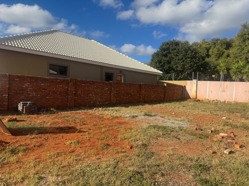 Prime 3523 m2 Erf in security estate for sale - Photo 2