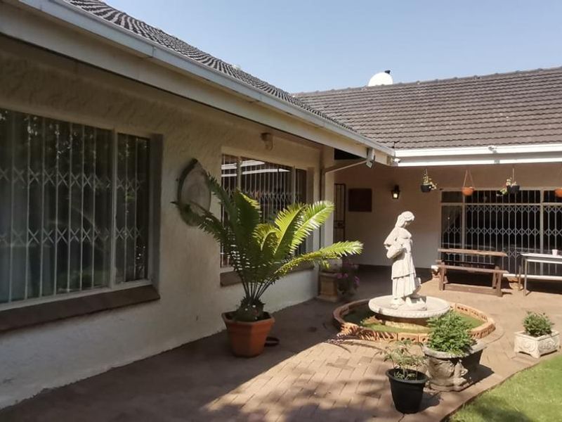 Stunning and spacious property to rent - Photo 1