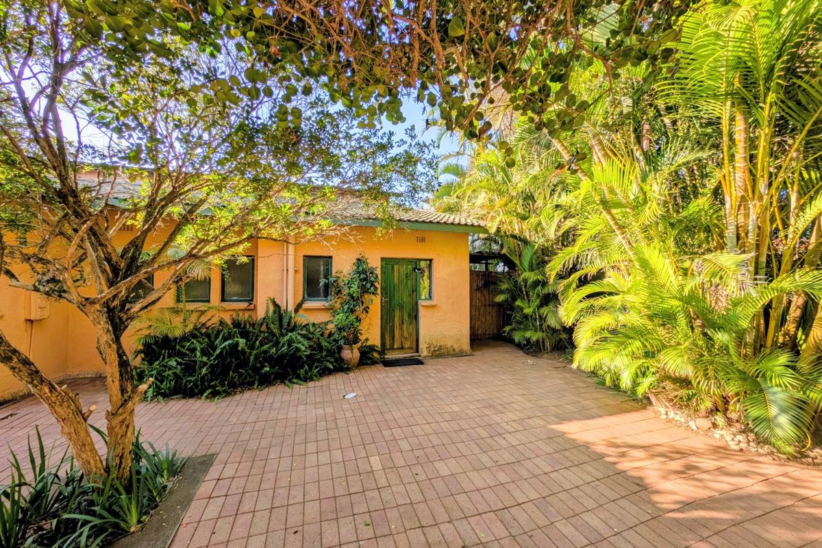 Umdloti - This charming unit is on a shared property in a lovely tranquil setting - lovely sea and vegetation outlook -  unfurnished - Available 1st of August - Photo 5