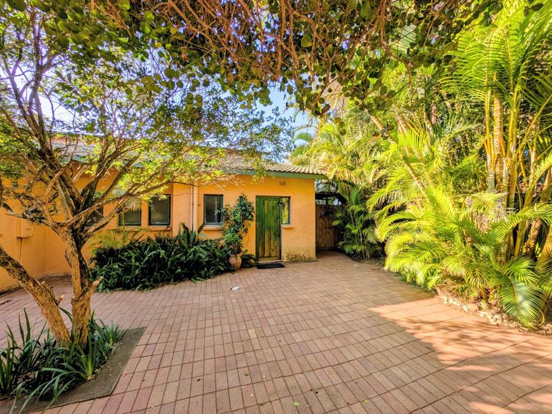 Umdloti - This charming unit is on a shared property in a lovely tranquil setting - lovely sea and vegetation outlook -  unfurnished - Available 1st of August - Photo 5