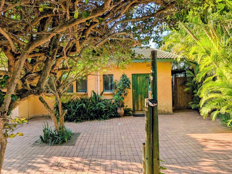 Umdloti - This charming unit is on a shared property in a lovely tranquil setting - lovely sea and vegetation outlook -  unfurnished - Available 1st of August - Photo 6