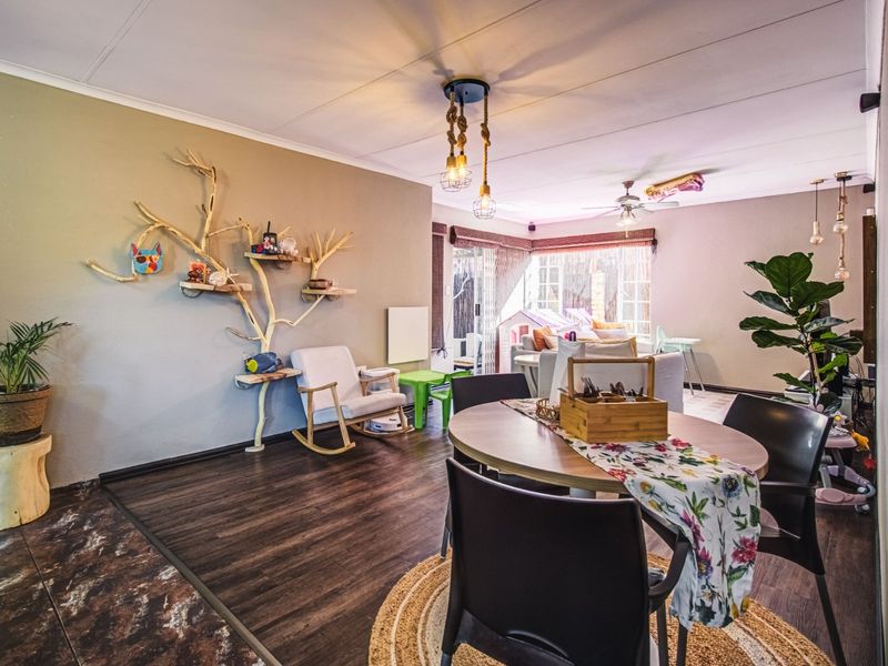 Chic Cluster Living at Its Best   - Photo 7