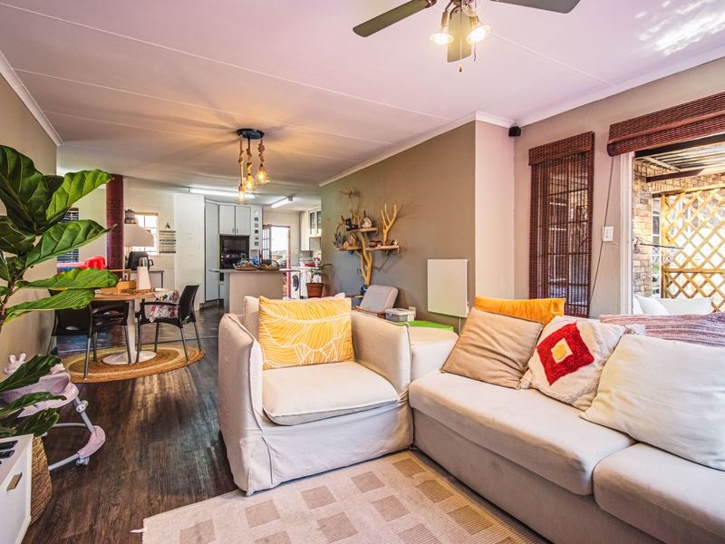 Chic Cluster Living at Its Best   - Photo 10