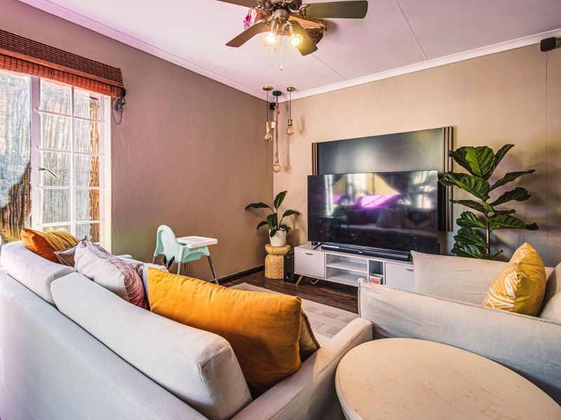Chic Cluster Living at Its Best   - Photo 9