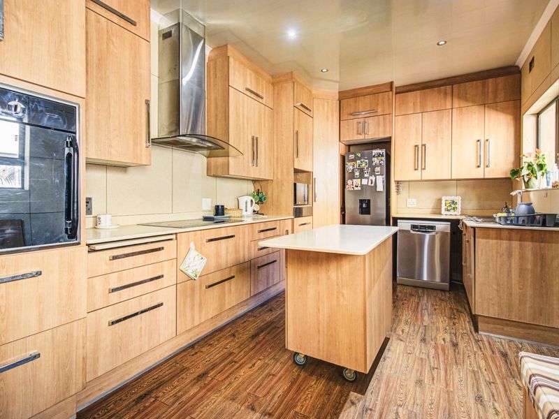 Lifestyle, Luxury & Location - Photo 4