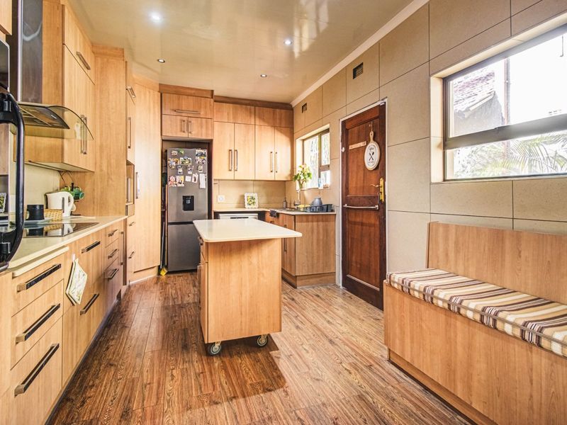 Lifestyle, Luxury & Location - Photo 5