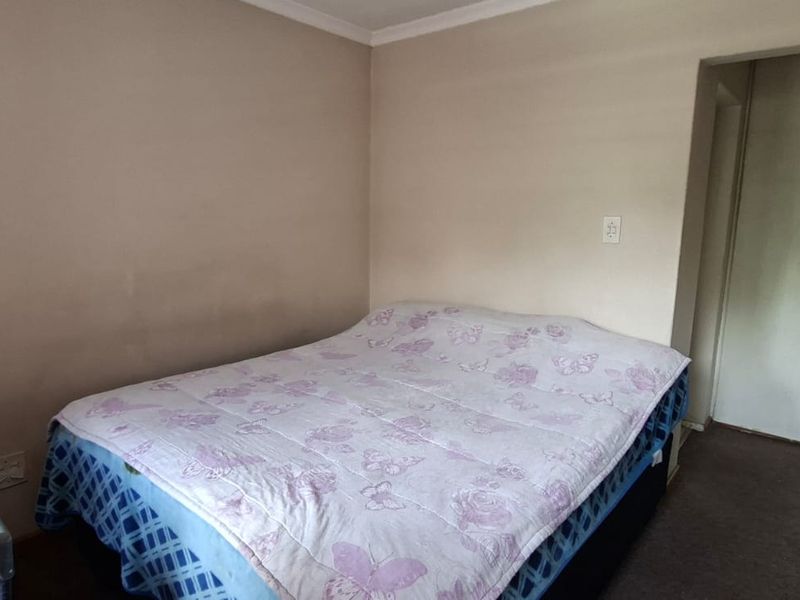 Modern One-Bedroom Apartment in a sought after well maintained secure complex - Photo 9