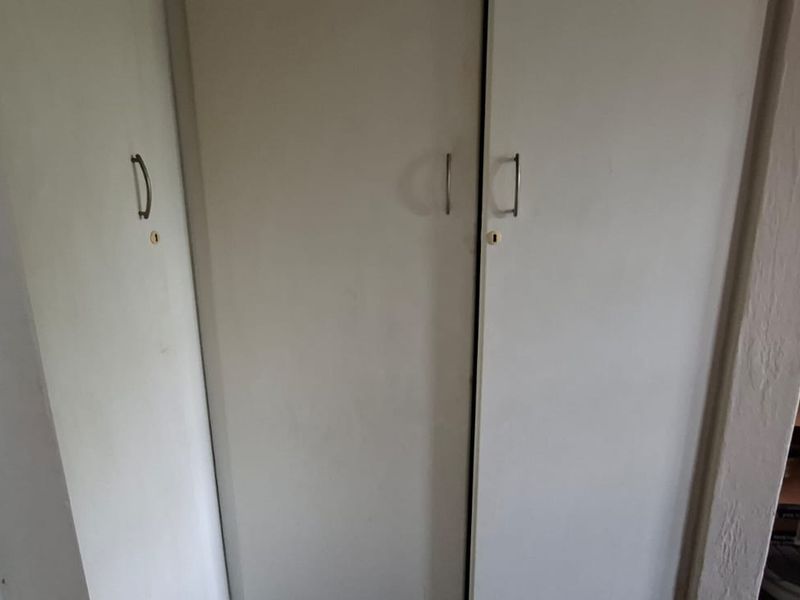 Modern One-Bedroom Apartment in a sought after well maintained secure complex - Photo 5