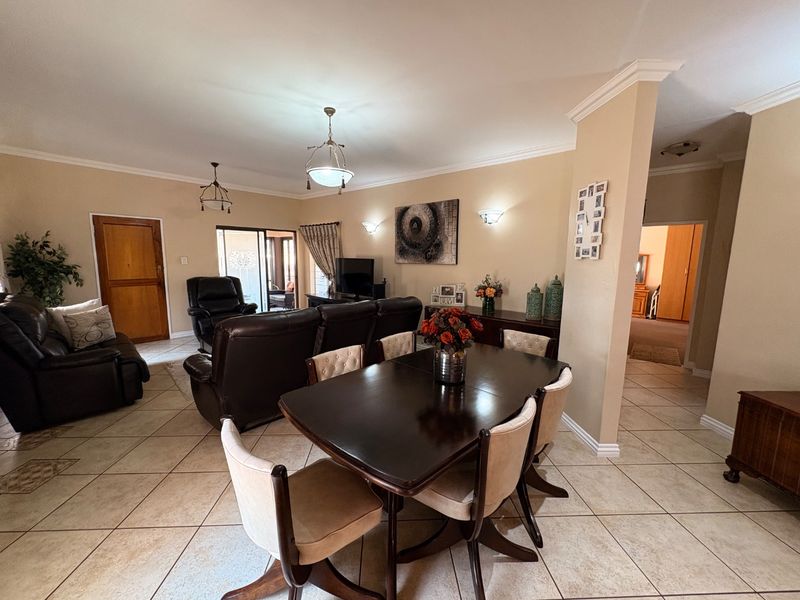 Modern Elegance in a Prime Location – 3 Bedroom Townhouse in Prestigious Klerksdorp Estate. - Photo 6