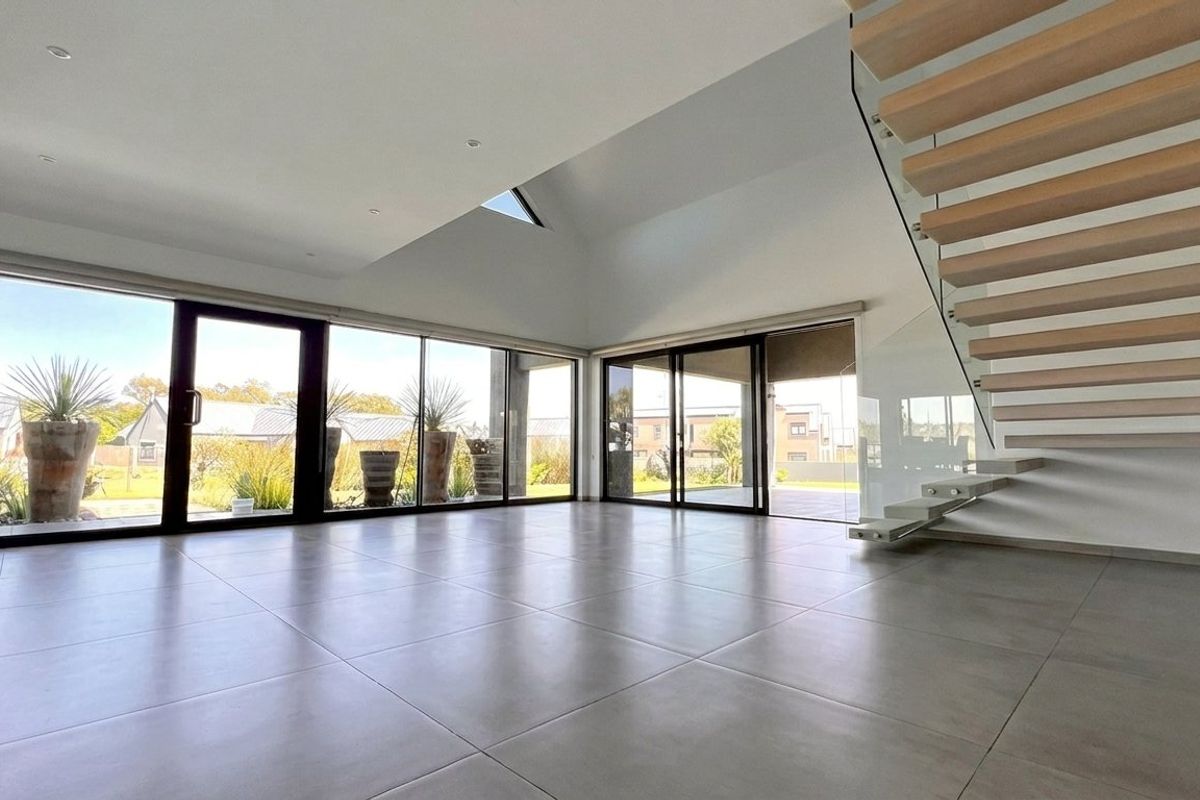 Where the Fairway Meets the River European - Contemporary Luxury · 3 Suites + 5 bathrooms  · Fully Off-grid . Filtered water system . SMART House Technology - Photo 4