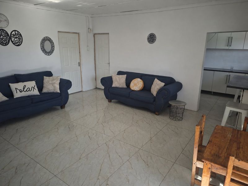 4 Bedroom House for Sale in Rowallan Park sectional title  - Photo 1