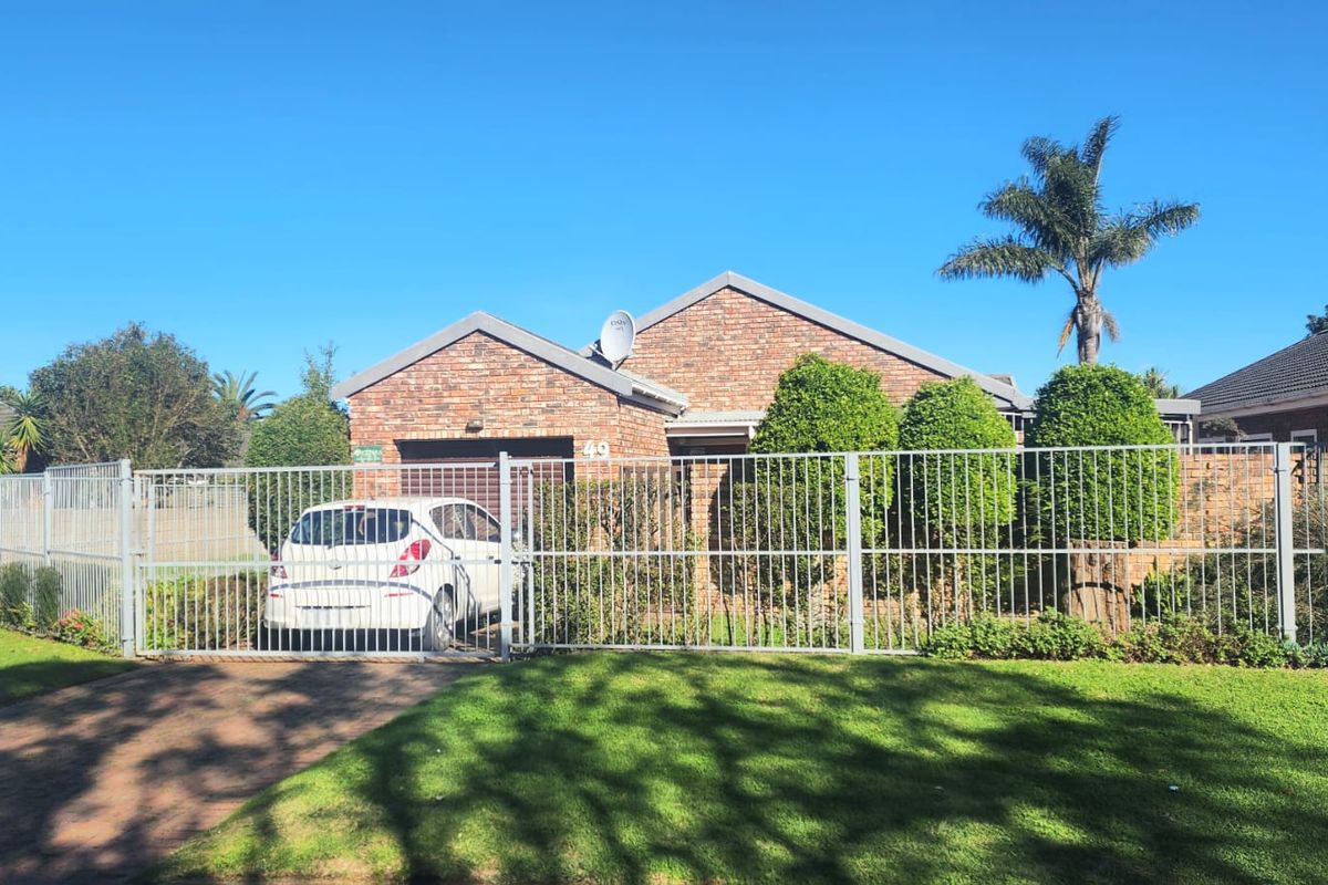 Family Home Opposite Popular School - Photo 2