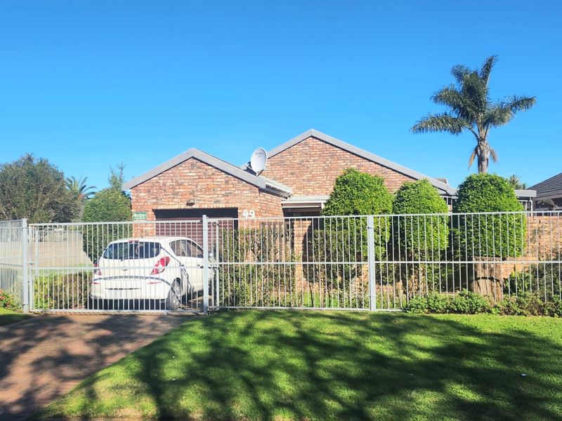 Family Home Opposite Popular School - Photo 2