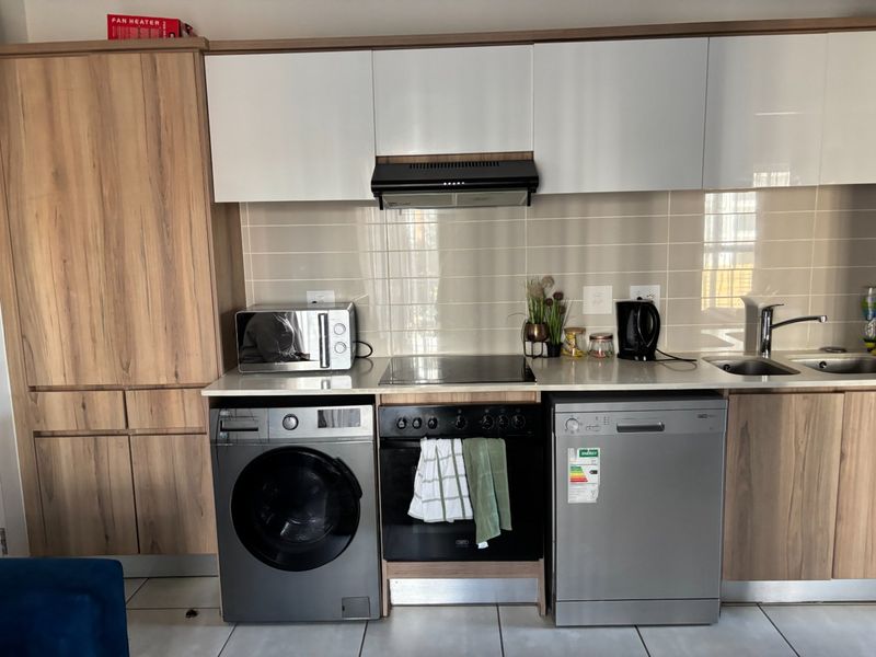 EXQUISITE 1 BEDROOM 1 BATHROOM APARTMENT AVAILABLE FOR IMMEDIATE OCCUPANCY IN THE BLYDE LIFESTYLE CENTER - Photo 5