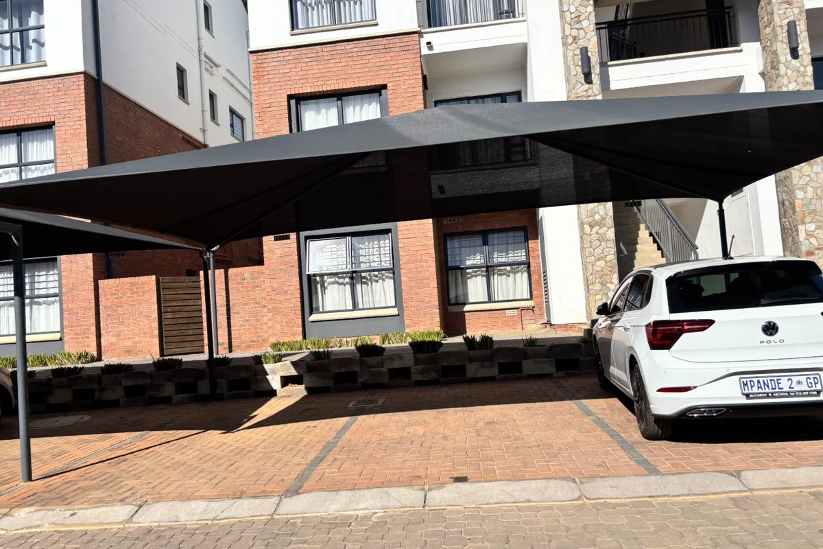 EXQUISITE 1 BEDROOM 1 BATHROOM APARTMENT AVAILABLE FOR IMMEDIATE OCCUPANCY IN THE BLYDE LIFESTYLE CENTER - Photo 2