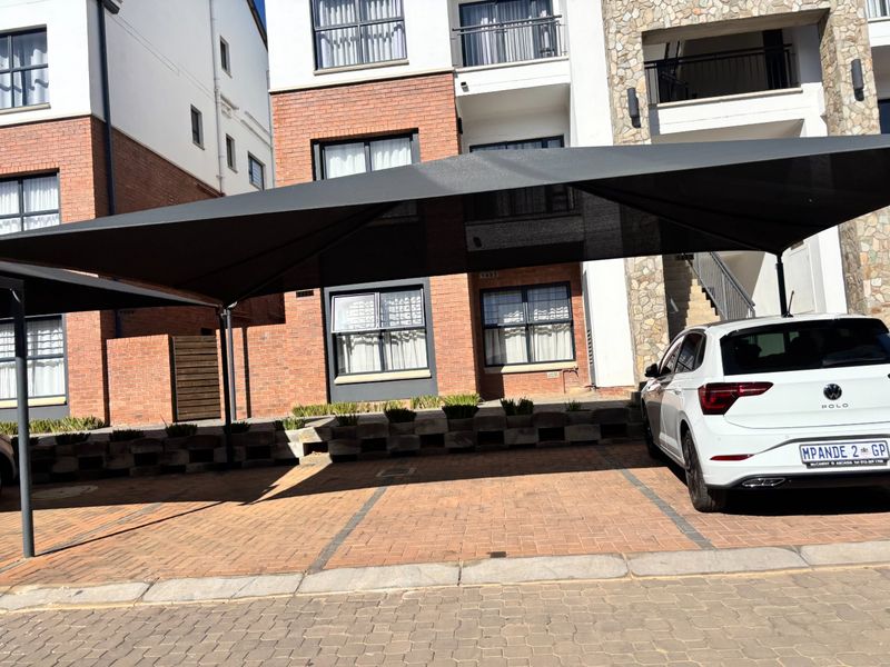 EXQUISITE 1 BEDROOM 1 BATHROOM APARTMENT AVAILABLE FOR IMMEDIATE OCCUPANCY IN THE BLYDE LIFESTYLE CENTER - Photo 2