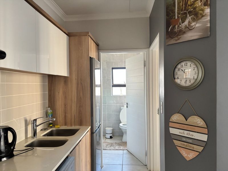 EXQUISITE 1 BEDROOM 1 BATHROOM APARTMENT AVAILABLE FOR IMMEDIATE OCCUPANCY IN THE BLYDE LIFESTYLE CENTER - Photo 7