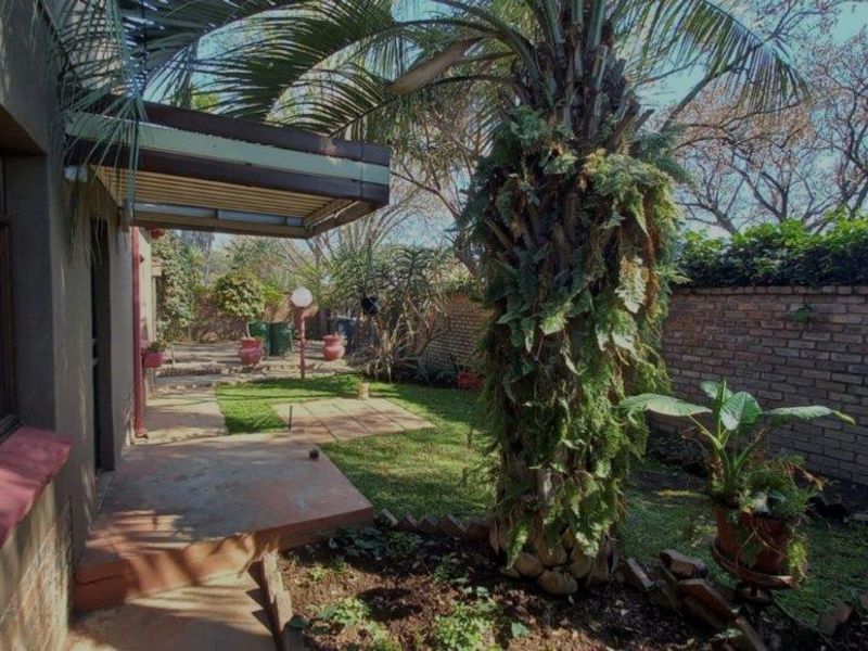 Charming 3-Bed Home in Daspoort with Garden - Photo 10