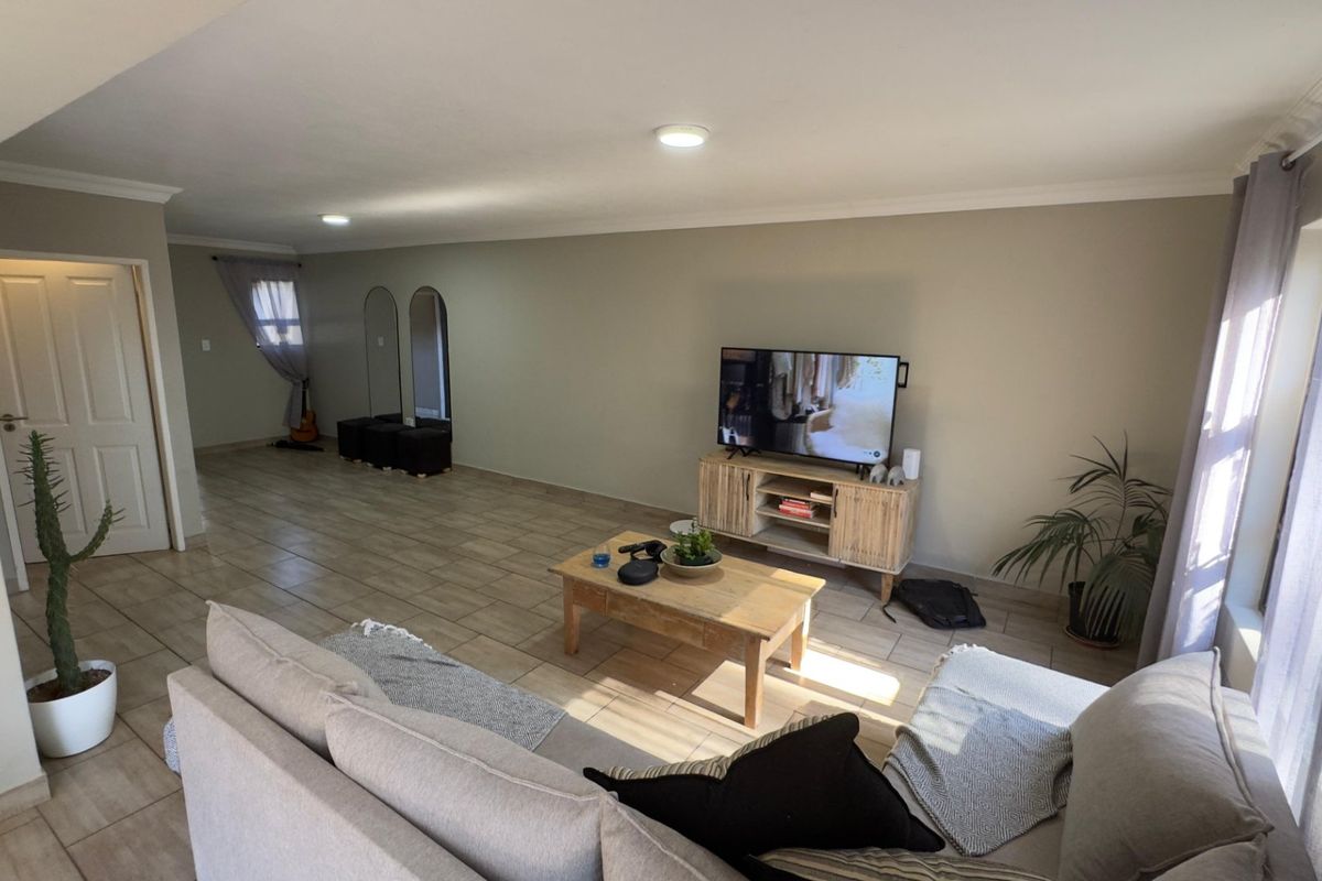 4 Bedroom 3.5 Bathroom house + Staff quatres. - Photo 2