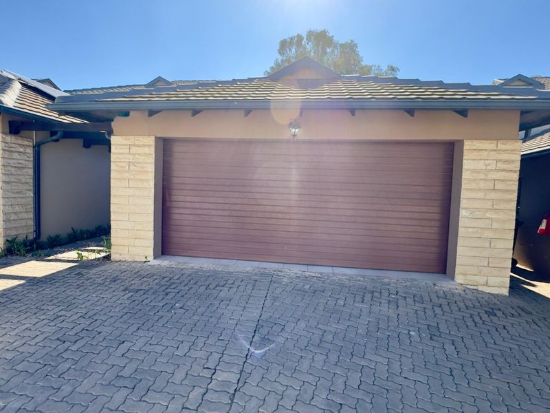 4 Bedroom 3.5 Bathroom house + Staff quatres. - Photo 4