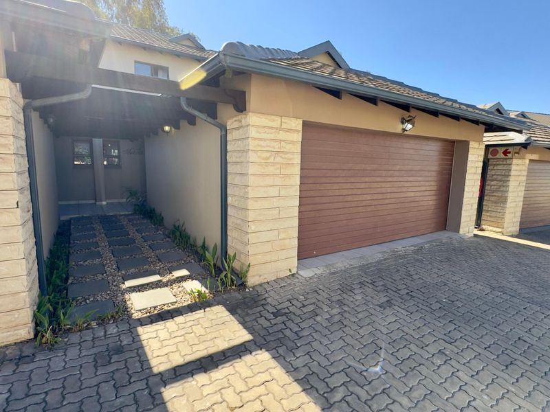 4 Bedroom 3.5 Bathroom house + Staff quatres. - Photo 3