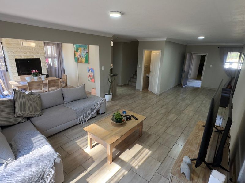 4 Bedroom 3.5 Bathroom house + Staff quatres. - Photo 1