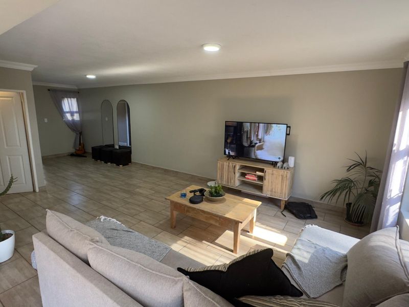 4 Bedroom 3.5 Bathroom house + Staff quatres. - Photo 2