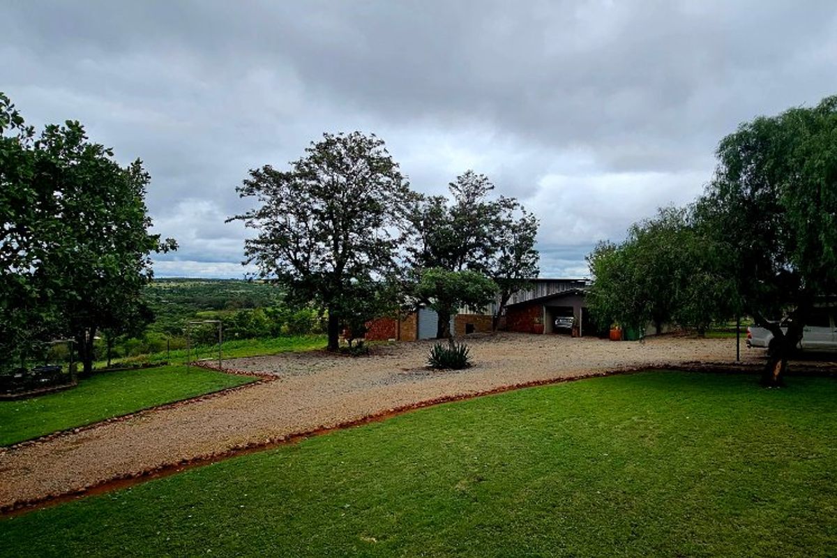 Well-developed infrastructure, strong water supply and a beautiful farmhouse – Farm, livestock, game, implements and equipment included. - Photo 3