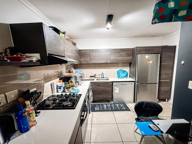 1 Bedroom Apartment forsale  in Olivedale - Photo 2