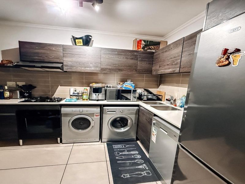 1 Bedroom Apartment forsale  in Olivedale - Photo 3