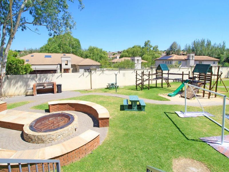 2 Bedroom Apartment / Flat for Sale in Kyalami Hills - Photo 6