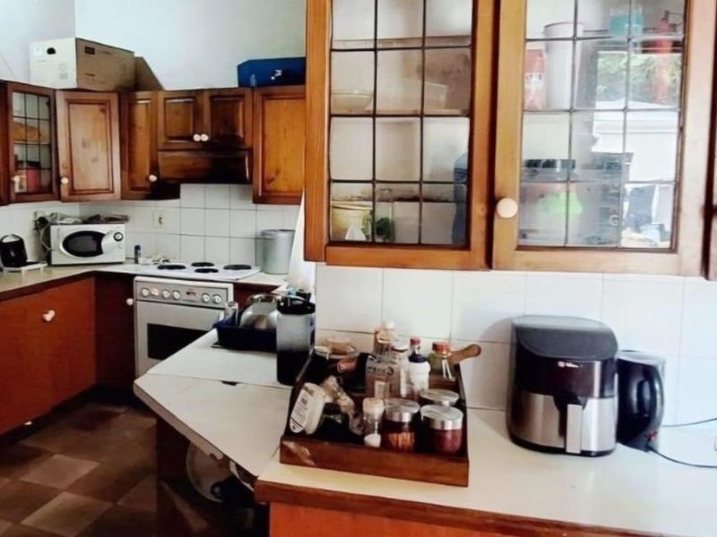 11 Bedroom House for Sale- Great Investment Opportunity!  - Photo 3