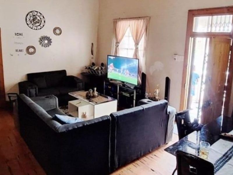 11 Bedroom House for Sale- Great Investment Opportunity!  - Photo 4