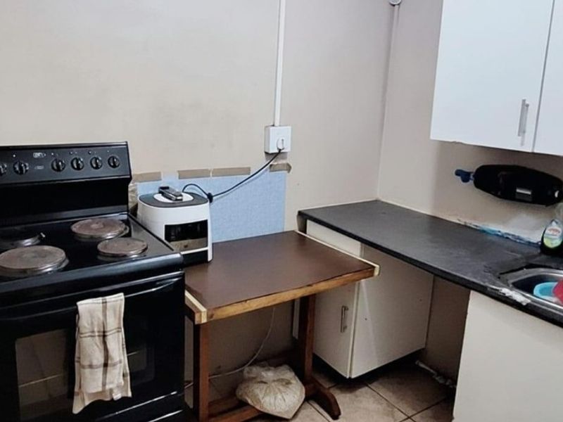 11 Bedroom House for Sale- Great Investment Opportunity!  - Photo 2