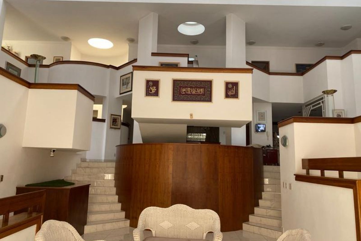 Elegant Triple-Storey Family Residence in Prestigious Claudius - Photo 2