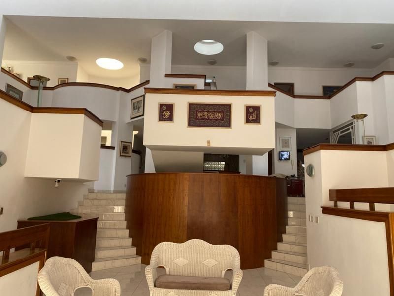 Elegant Triple-Storey Family Residence in Prestigious Claudius - Photo 2