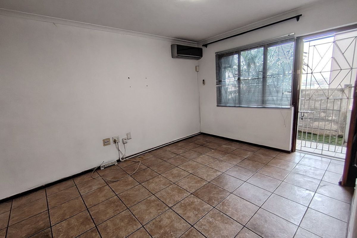 2 Bedroom apartment for rent in Bluff R7,500pm - Photo 3